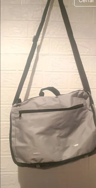 Mochila bandolera gris