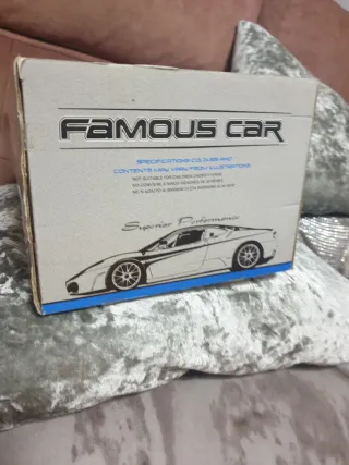 Coche de juguete Famous Car 1:10