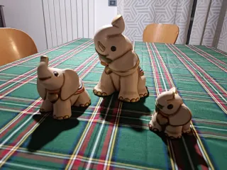 Famiglia di elefanti Thun