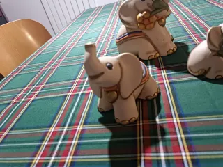 Famiglia di elefanti Thun