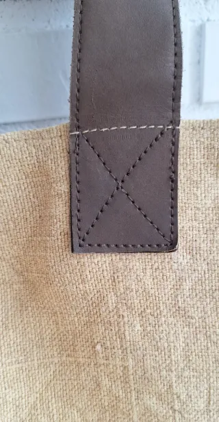 Bolso de lino de Adolfo Domínguez