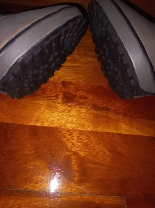 Botines grises con cordones