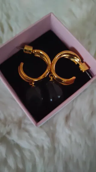 Pendientes Bimba y Lola negros y dorados