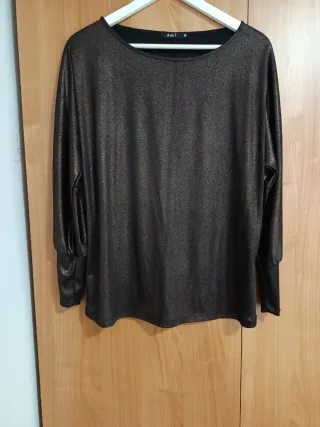 Blusa fiesta negra y dorada talla M
