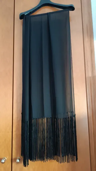 Foulard fiesta negro transparente flecos