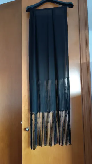 Foulard fiesta negro transparente flecos