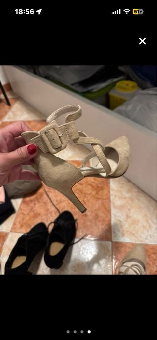 Zapatos de tacón beige talla 36