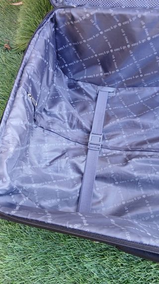 Maleta mediana negra con ruedas