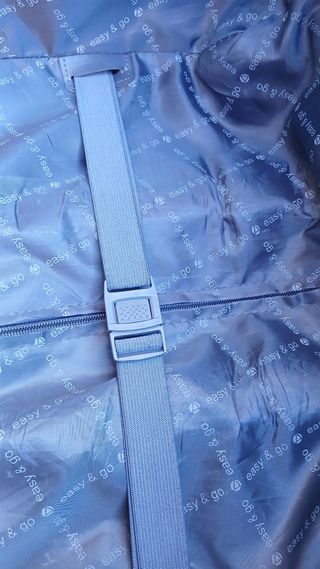 Maleta mediana negra con ruedas