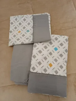 Set di lenzuola grigie e bianche per letto 90