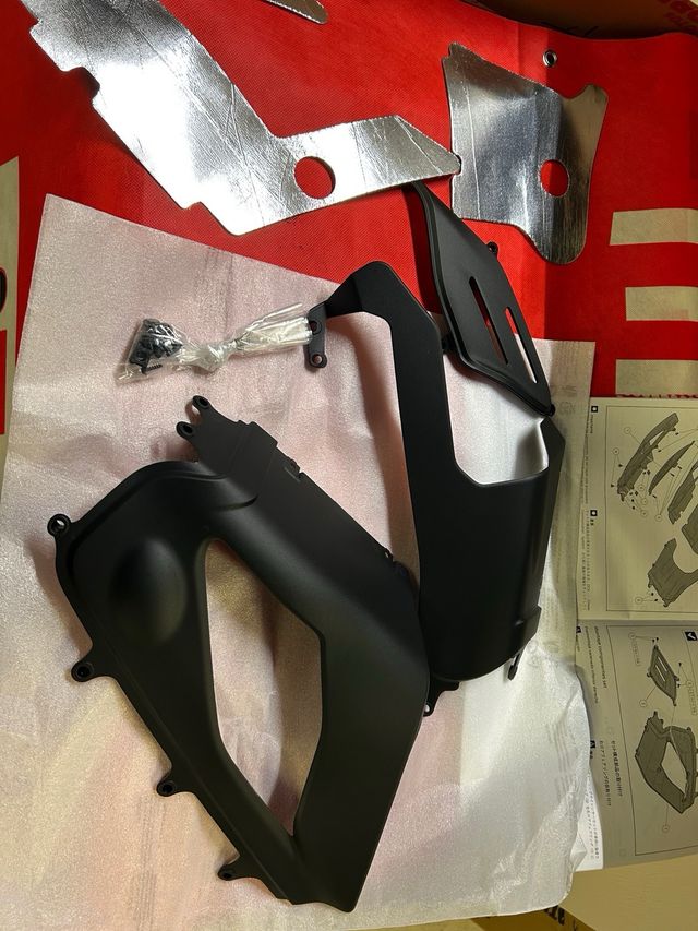 Ducati V4S set carenado inferior escape