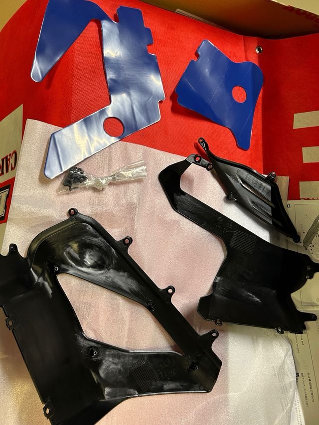 Ducati V4S set carenado inferior escape