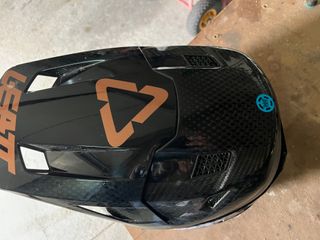 Casco Leatt 9.5 Carbono