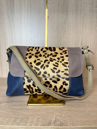Bolso piel estampado leopardo y ante