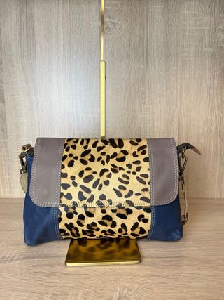 Bolso piel estampado leopardo y ante