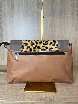 Bolso piel estampado leopardo y ante