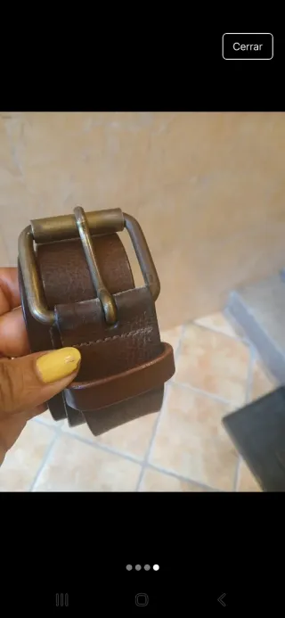 Cinturón de cuero marrón. Mide 105 ctms