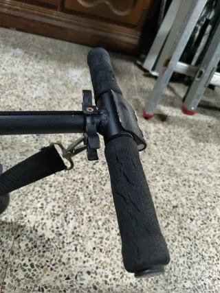 Patinete negro plegable