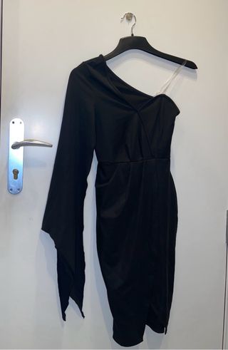 Vestido negro asimétrico
