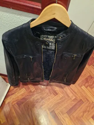 Cazadora de piel negra