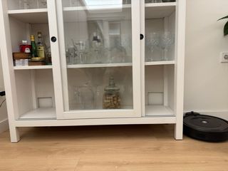 Vitrina blanca puertas cristal Ikea