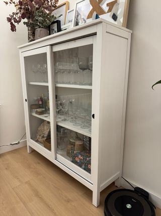 Vitrina blanca puertas cristal Ikea
