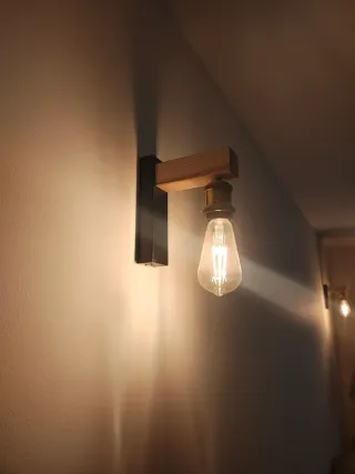 Applique da parete in legno e metallo