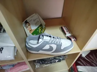 Zapatillas Nike Grises y Blancas