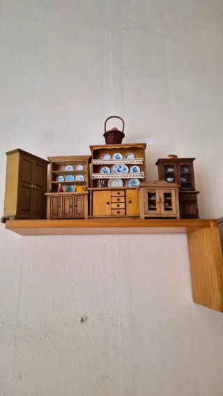 Mobile in miniatura in legno