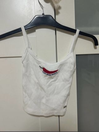 Top blanco con estampado de chile