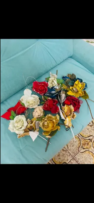 Decorazioni floreali artificiali oro e rosse
