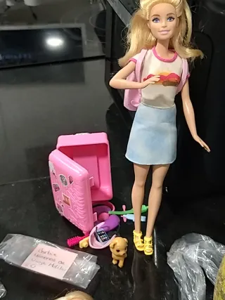 Lote de 9 Barbies y Accesorios