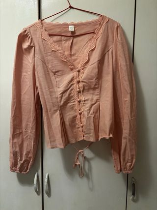 Blusa rosa bebé con encaje