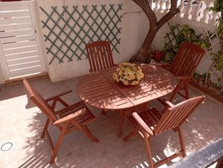 Set de mesa y sillas de jardín de madera