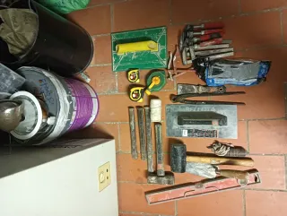 Herramientas de albañilería variada
