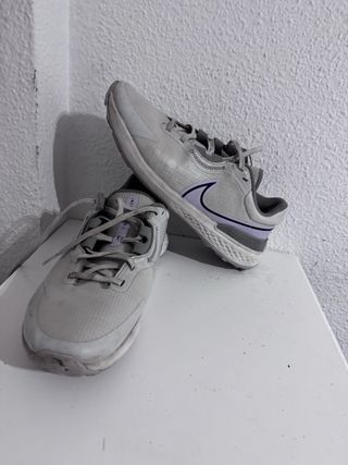 Zapatillas Nike Gris y Morado