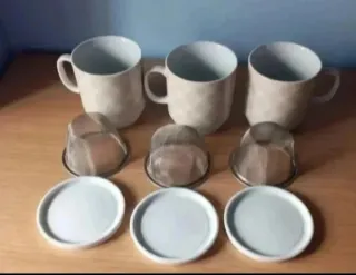 Teiera e 3 tazze con scatola in legno