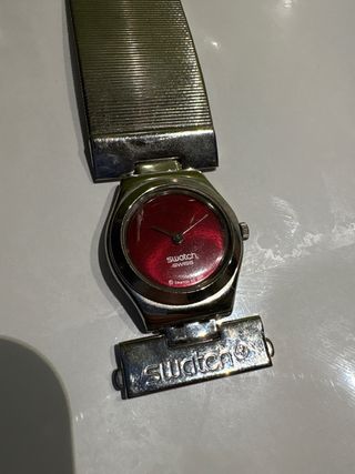 Reloj Swatch Irony Rojo y Plateado