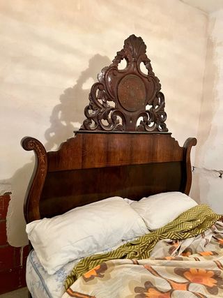 Dormitorio antiguo madera incrustaciones