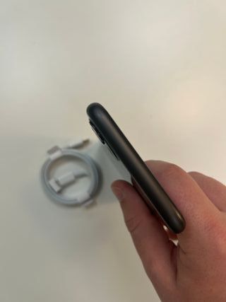 iPhone 11 Negro + Cable