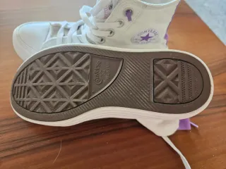 Converse Bianche e Violette