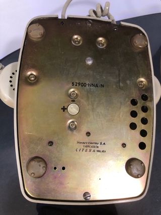 Teléfono antiguo de disco beige