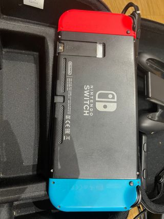 Nintendo Switch con maleta y mando Pro