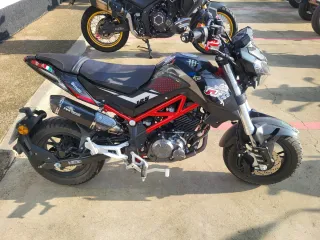 Moto Benelli 125cc Negra