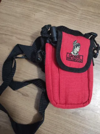 Bandolera roja con bordado