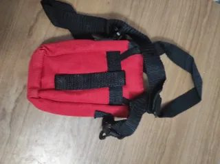 Bandolera roja con bordado