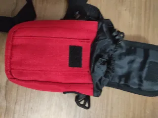 Bandolera roja con bordado