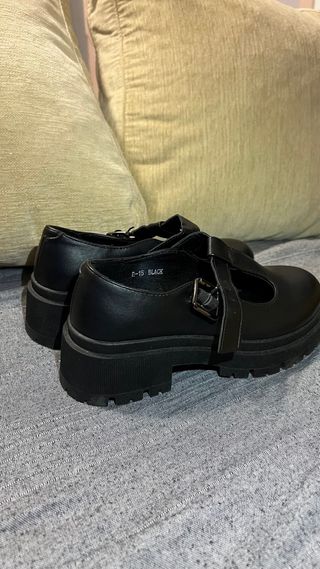 zapatos negros con tacon