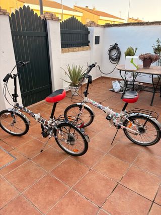Bicicleta plegable con sillín cómodo nuevo.