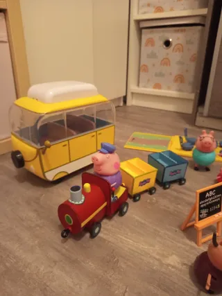 Set di giochi PeppaPig, casa, roulotte, casa sull'albero, scuola, trenino